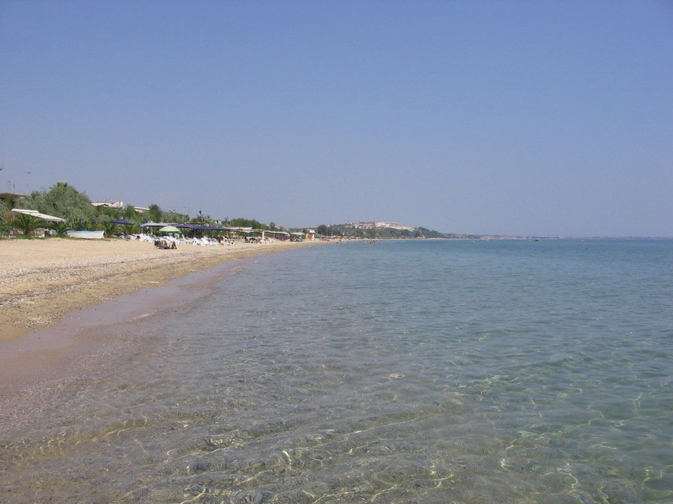  Paralia Dionisiou 